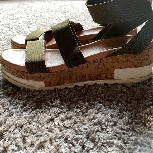 Steve Madden Green Bandi Platform Sandal - Picture 6 of 10